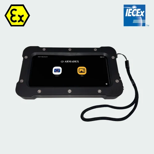 Cámara de inspección Armadex TCO-60 con certificación ATEX e IECEx para Zona 2/22, vista frontal con la interfaz de la cámara en pantalla